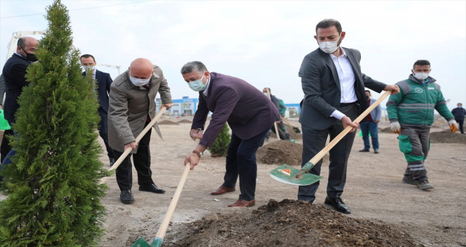 Kayseri'de Cumhuriyet'in 98. yıl dönümünde 1923 fidan toprakla buluştu