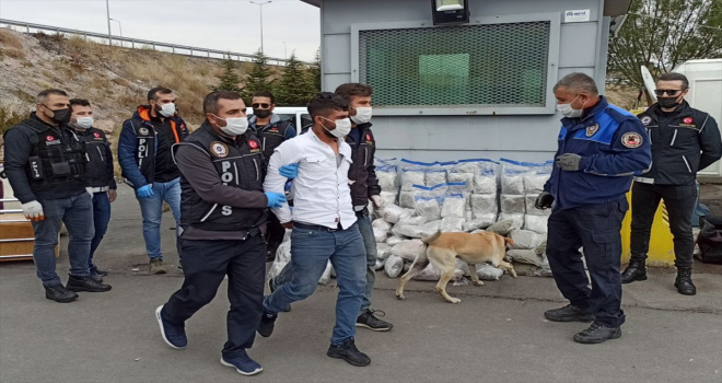 Kayseri'de kamyonette 100 kilogram esrar bulundu