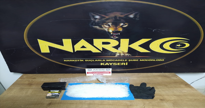 Kayseri'de otomobilin motor kısmında sentetik uyuşturucu ele geçirildi