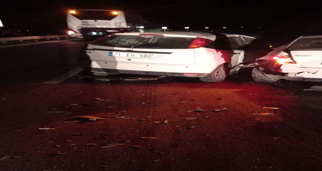 Kırıkkale'de kazaya karışan araca başka otomobilin çarpması sonucu 5 kişi yaralandı