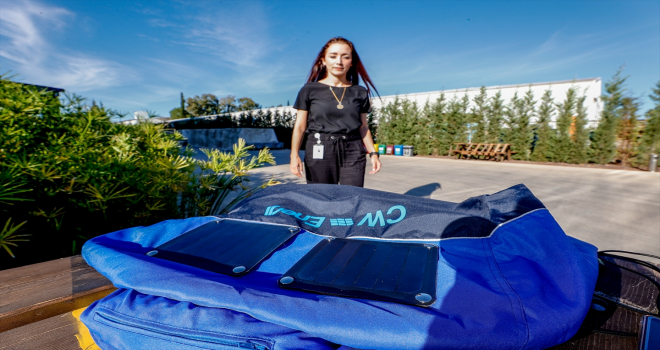 Kıyafetlere monte edilebilen güneş enerjili 
