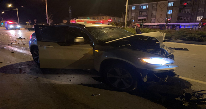 Konya'da 2 otomobilin çarpıştığı kazada 4 kişi yaralandı