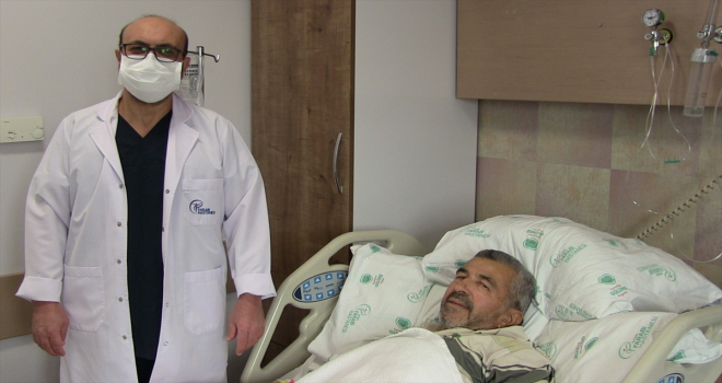 Konya'da idrar yapamama şikayetiyle hastaneye başvuran kişiden 450 gram prostat çıktı