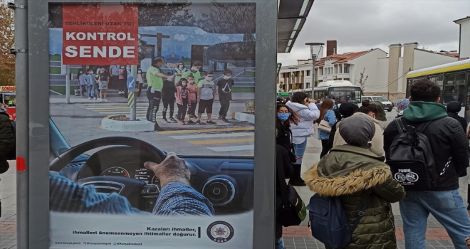 Konya'da trafik kazalarına karşı afişle bilinçlendirme çalışması yapıldı