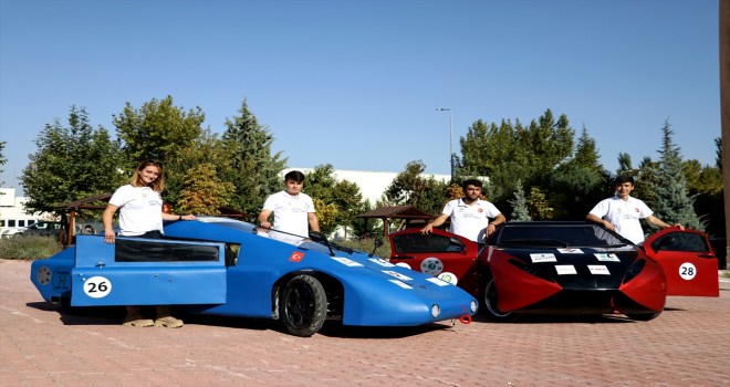 Konya'da üniversiteliler elektromobil ve hidromobil kategorisinde iki otomobil yaptı