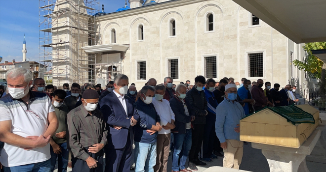 Kovid-19'dan vefat eden eski milli atlet Zekeriya Akdoğan, Konya'da toprağa verildi