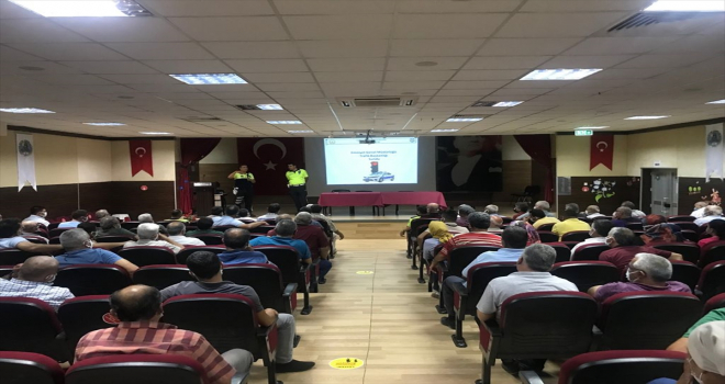Kumluca'da okul servisi şoförlerine seminer verildi