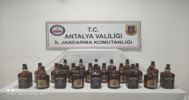 Manavgat'ta bir evde 22 litre sahte içki ele geçirildi