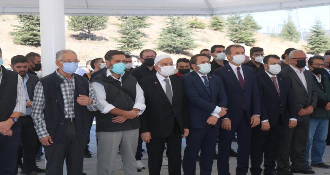 Saadet Partisi Genel Başkanı Karamollaoğlu, eniştesi Alp'in cenaze törenine katıldı