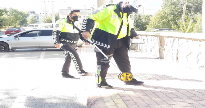 Seydişehir’de otomobilin duvara çarptığı kazada 2 kişi yaralandı