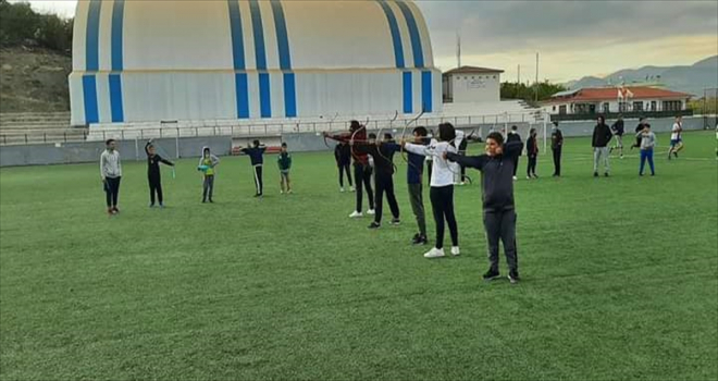 Suşehri’nde geleneksel Türk okçuluğu kursu düzenlendi