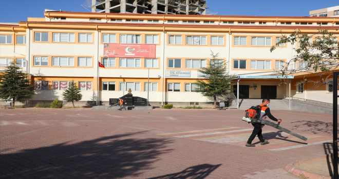 Talas Belediyesi okullarda genel temizlik ve çevre düzenlemesi yapıyor