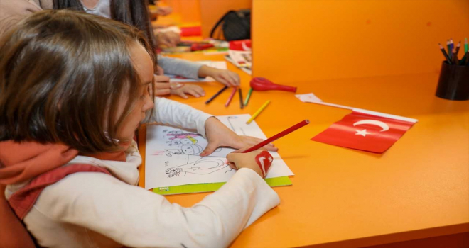 Talas Belediyesinin Cumhuriyet Bayramı kutlamaları kitap okuma şenliğiyle başladı