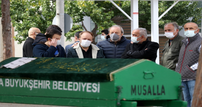 Zümrüt Apartmanı enkazından kurtulup Antalya'da balkondan düşerek ölen Kalem, Konya'da toprağa verildi