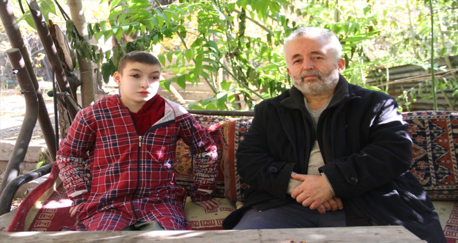 13 yaşındaki Azra, babasının desteğiyle kanseri yendi