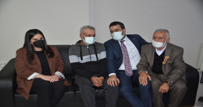 AK Parti Genel Başkan Yardımcısı Jülide Sarıeroğlu'ndan şehit kardeşine ziyaret: