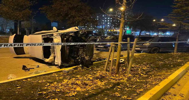 Aksaray'da 6 otomobilin karıştığı zincirleme trafik kazasında 8 kişi yaralandı