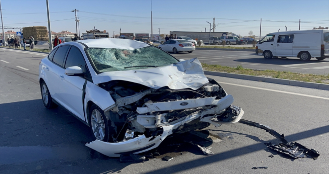 Aksaray'da otomobil ile motosikletin çarpışması sonucu 2 kişi öldü, 1 kişi yaralandı