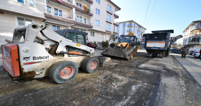 Akyurt'ta atık su hatlarını yenileme çalışmaları sürüyor