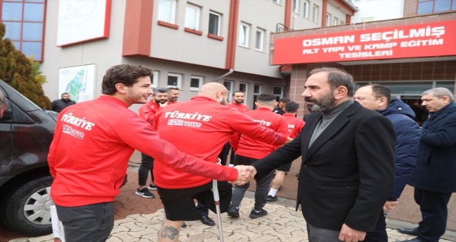Ampute Milli Futbol Takımı'ndan Sivas Valisi Salih Ayhan'a ziyaret