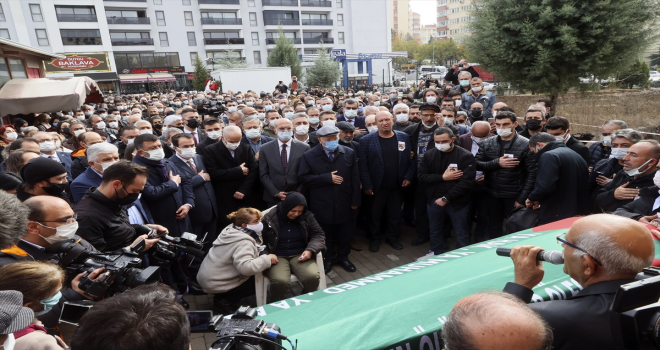 Ankara'da taciz iddiası nedeniyle uyardığı kişilerce bıçaklanan genç toprağa verildi