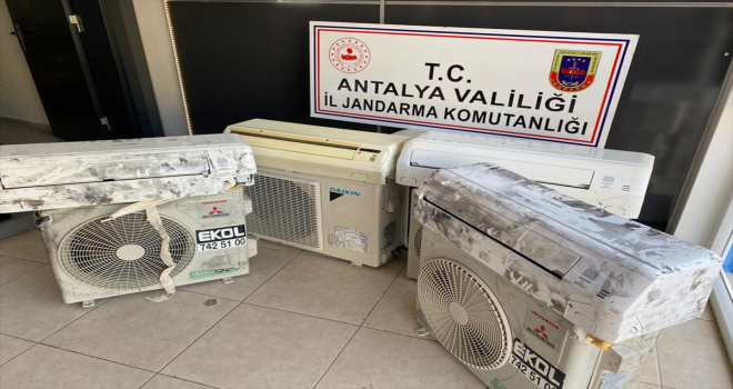 Antalya'da evlerden hırsızlık yaptıkları iddiasıyla 4 şüpheli yakalandı