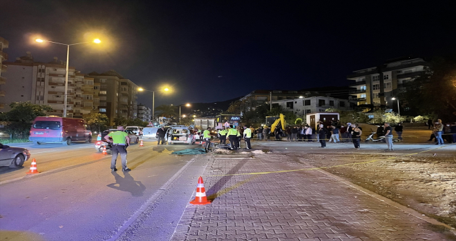 Antalya'da kamyonla çarpışan motosikletin sürücüsü öldü