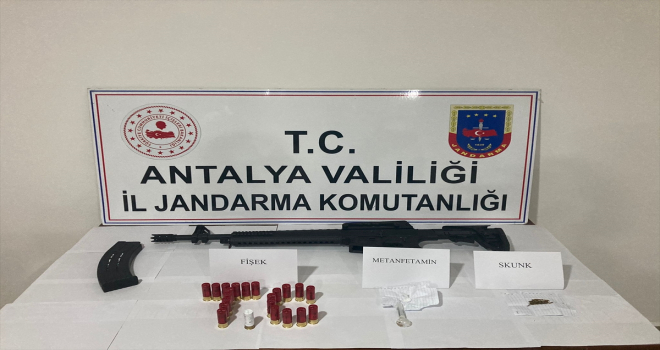 Antalya'da uyuşturucu operasyonunda 2 kişi yakalandı