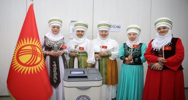 Antalya'daki Kırgızlar, ülkelerindeki genel seçim için sandık başına gitti