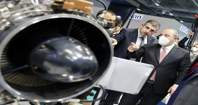Bakan Varank savunma, havacılık ve uzay sanayi fuarı SAHA EXPO'yu ziyaret etti