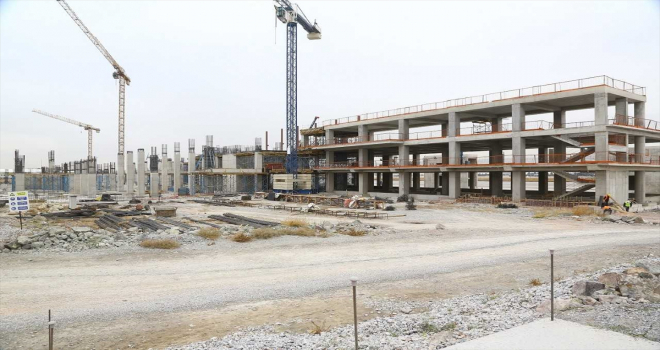 Büyükkılıç ve Çopuroğlu, Kayseri Havalimanı Yeni Terminal Binası çalışmalarını inceledi