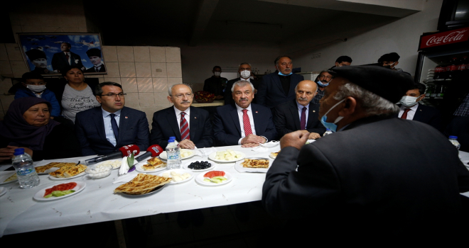 CHP Genel Başkanı Kılıçdaroğlu, Yozgat'ta çiftçiler ve muhtarlarla bir araya geldi:
