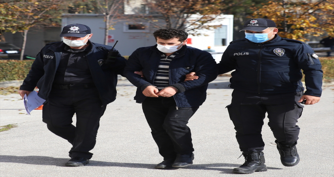 GÜNCELLEME 2 - Eskişehir'de apartman görevlisince binada çıkarılan yangın söndürüldü