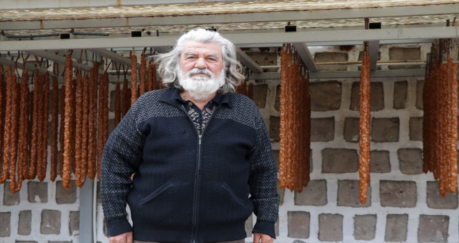 Harita mühendisi ata yadigarı üzüm çeşitleriyle örnek bahçe kurdu