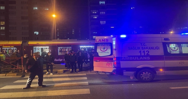 Kayseri'de tramvayın çarptığı yaya ağır yaralandı