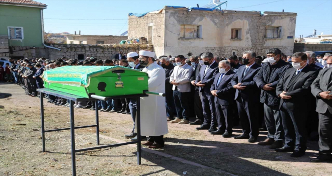 Kazada ölen AK Parti Yeşilhisar Belediye Meclis Üyesi Çakır'ın cenazesi defnedildi 