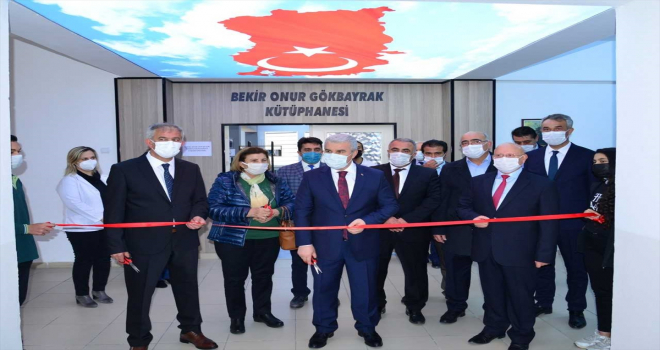 Kırşehir'de hayırsever 25 yıl önce mezun olduğu okula kütüphane yaptırdı