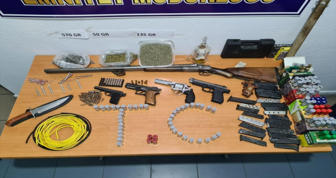 Nevşehir'de yakalama kararı bulunan şüphelinin evinden 