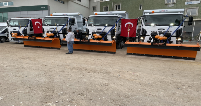 Niğde Belediyesince alınan 14 araç, törenle hizmete sunuldu