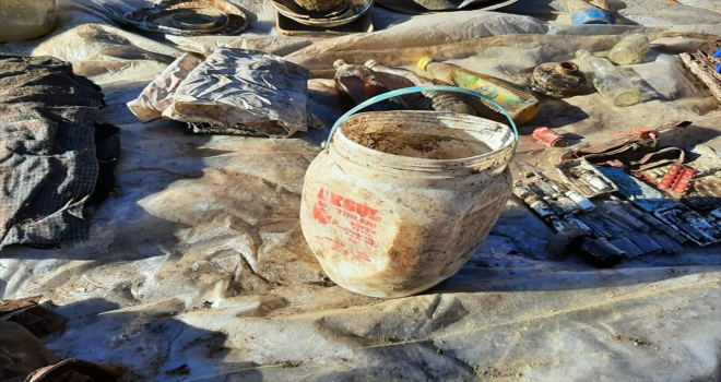 Sivas'ta terör örgütüne ait sığınak ve yaşam malzemesi bulundu