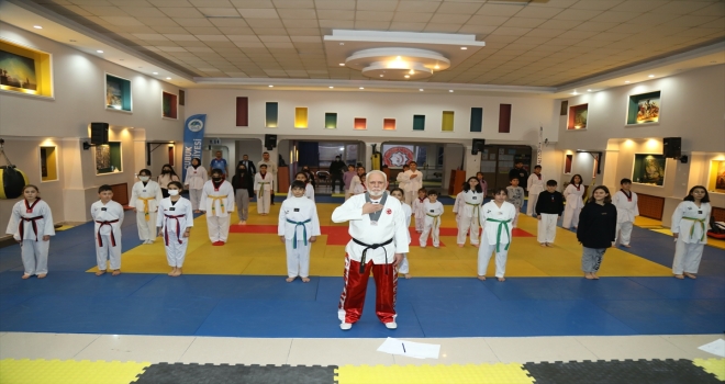 Ankaralı Mustafa dede, 69 yaşında gönüllü olarak sporcu yetiştiriyor