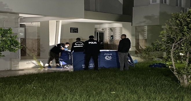 Antalya'da apartmanın 8. katından düşen kadın öldü