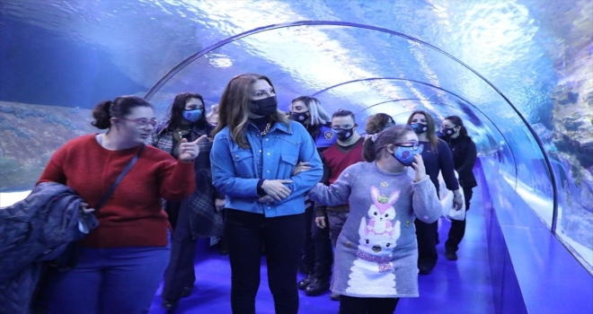 Antalya'da down sendromlu çocuklar akvaryum gezisinde eğlendi   