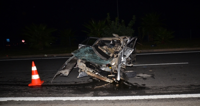Antalya'da iki otomobil çarpıştı bir kişi öldü