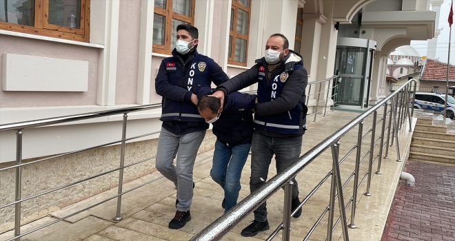 Arkadaşını 
