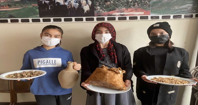 Bahşılı'da öğrenciler eTwinning projesiyle yöresel yemekleri tanıyor