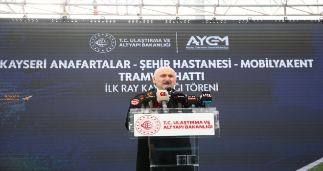 Bakan Karaismailoğlu, Kayseri'de tramvay hattında ray kaynağı törenine katıldı: