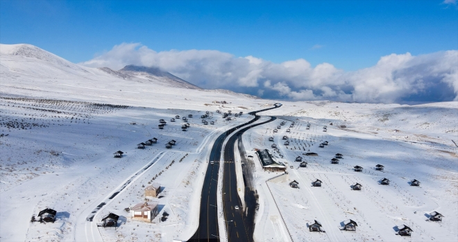 Erciyes'in yüksek kesimlerinde kar kalınlığı 50 santimetreye ulaştı