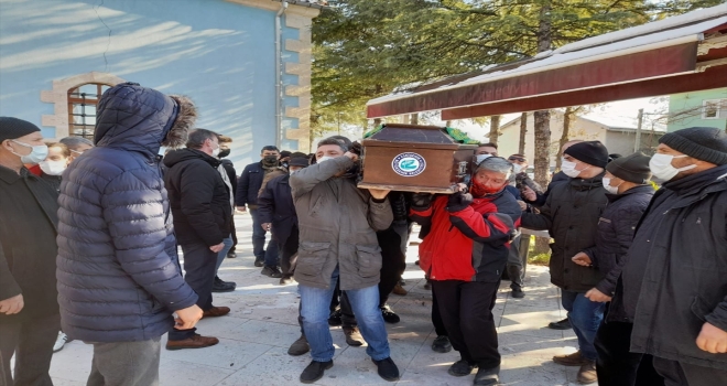 Eskişehir'de kayıp olarak arandığı sırada cesedi bulunan çiftçi toprağa verildi 