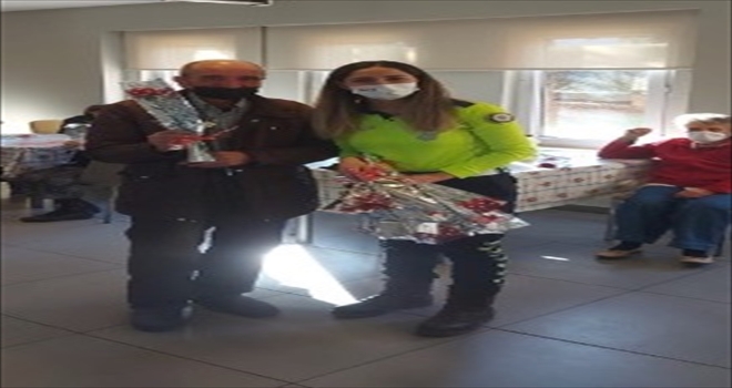 Eskişehir'de polisten huzurevi sakinlerine trafik eğitimi